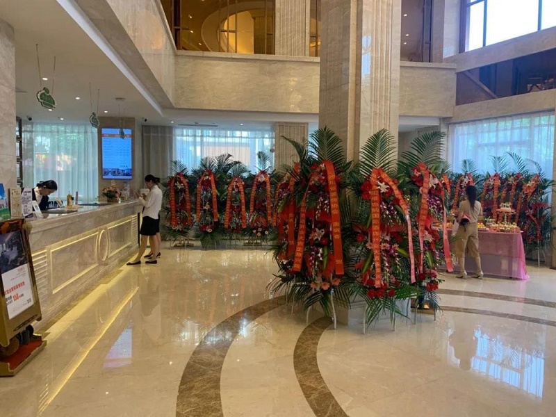 酒店前臺(tái).jpg 酒店前臺(tái).jpg